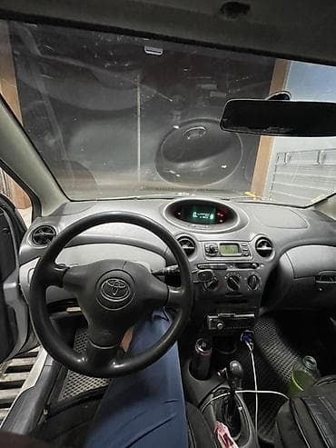 подставки для авто: Toyota Yaris: 2001 г., 1.3 л, Механика, Бензин, Хэтчбэк — 5