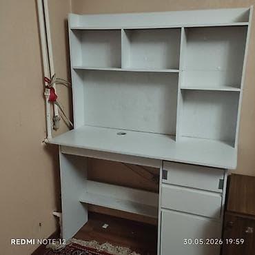 куплю письменный стол: Компьютерный стол, Б/у, С полками — 3