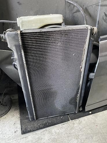 двигателей: Радиатор охлаждения в сборе с вентиляторами и расширительным бачком — 1