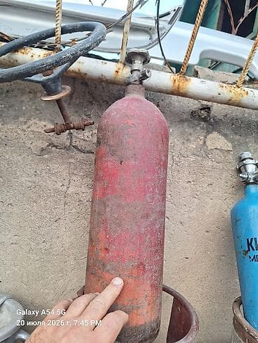 Все для дома и сада: Баллоны красный газовый/углекислотный 3500с. и голубой — 5