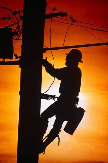 требуется электрик сантехник: Электрик | Установка стиральных машин, Демонтаж электроприборов, Монтаж выключателей Больше 6 лет опыта — 5