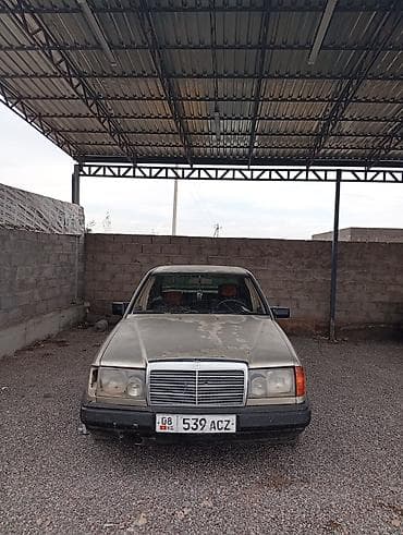 Продажа авто: Mercedes-Benz W124: 1988 г., 1.8 л, Механика, Бензин, Седан — 4