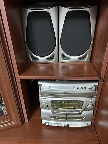 обмен на ешку: Музыкальный центр с акустикой Комплект: - Основной блок с фронтальной — 1