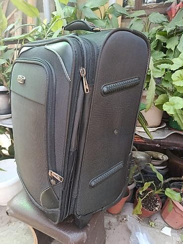 Чемоданы: Чемодан. Состояние и качество отличное. б.у. 3 микрорайон. звоните — 6