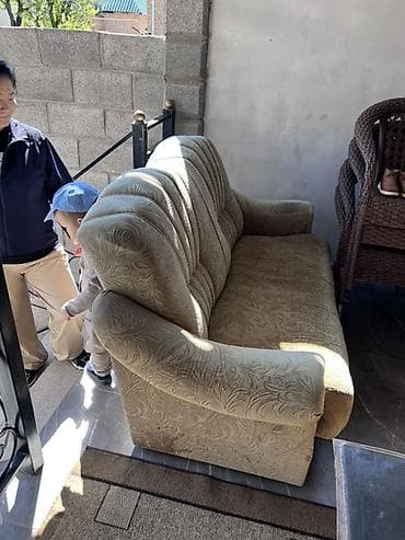 small table: Прямой диван — 2