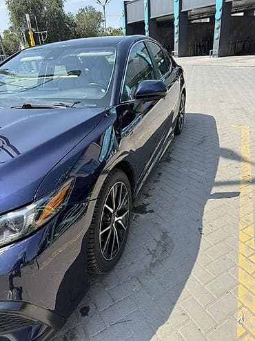 сиденья спортивные: Toyota Camry: 2021 г., 2.5 л, Автомат, Бензин, Седан — 3