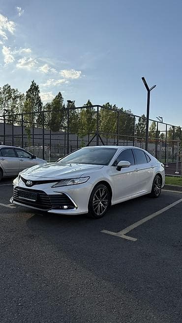 Транспорт: Toyota Camry: 2023 г., Автомат, Бензин, Седан — 3