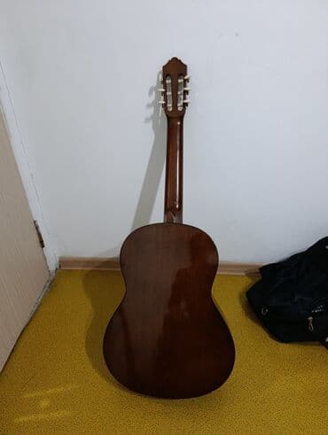 Классическая гитара Yamaha c40. Играл всего пол года, состояние