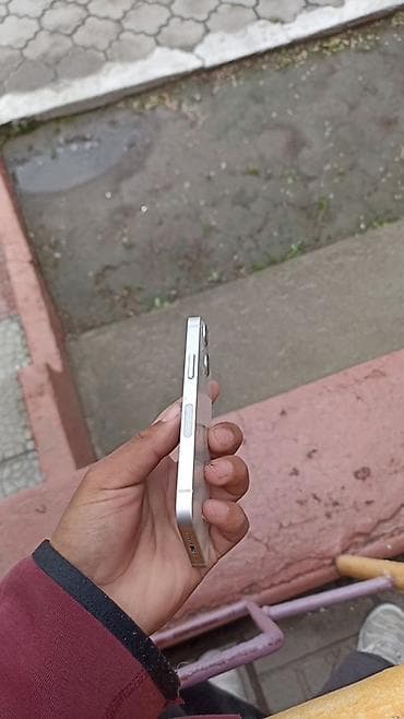 эпл вочи: IPhone 13 mini, Б/у, 256 ГБ, Белый, 74 % — 2