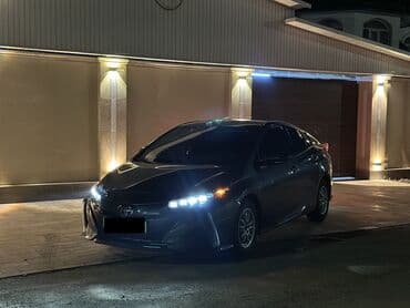 highlander 2012: Toyota Prius: 2018 г., 1.8 л, Вариатор, Гибрид, Седан — 1