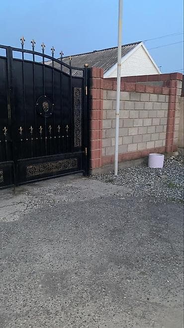 10 га: Продаётся земельный участок с домом и хозяйственными застройками!Три — 2