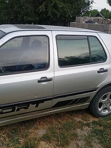Продажа авто: Volkswagen Golf: 1992 г., 1.8 л, Механика, Бензин, Хэтчбэк — 3