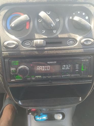 магнитол для авто: Автомагнитола Kenwood KMM-105 - Форм‑фактор: 1 DIN, без CD-привода — 1