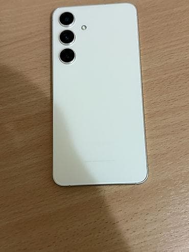 Samsung Galaxy S24, Б/у, 256 ГБ, цвет - Бежевый, 1 SIM, eSIM