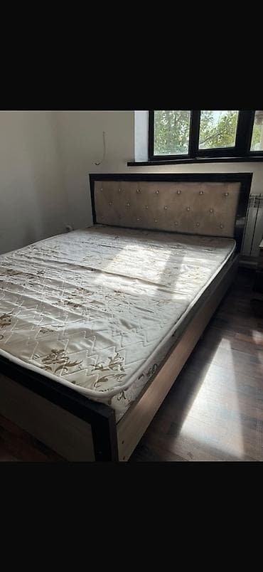 матрса: Двуспальная кровать с мягким изголовьем и матрасом. Б/У в отличном — 2