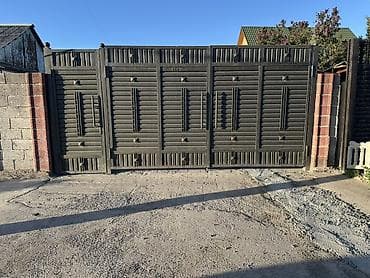 Металлические въездные ворота с калиткой - Конструкция: распашные