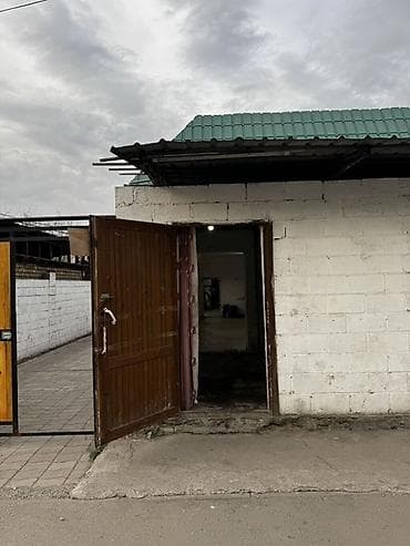 Недвижимость: Ошский рынок Сдается нежилое помещение Площадь: 100м2 Этаж: 1 2 линия — 3