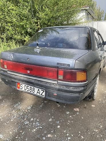 авто жак: Mazda 323: 1989 г., Кол менен иштөөчү, Бензин, Седан — 5