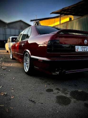 равнодлинный: BMW 5 series: 1992 г., 3 л, Механика, Бензин, Седан — 2