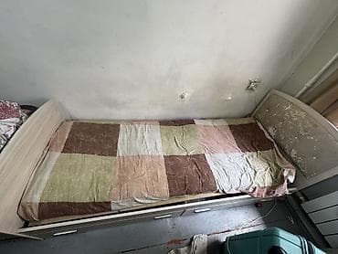 кровать односпальная деревянная: Односпальная кровать, Б/у, С ящиком для хранения, длина - 182 см — 2