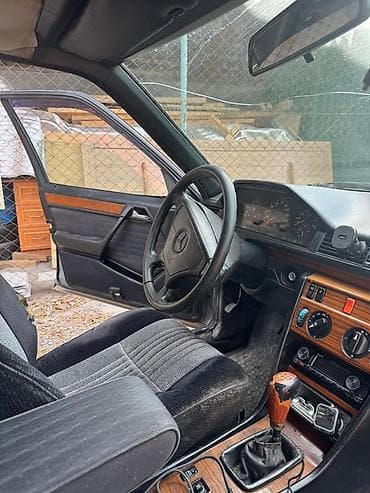 Унаа сатуу: Mercedes-Benz W124: 1992 г., 2.3 л, Кол менен иштөөчү, Бензин, Седан — 2