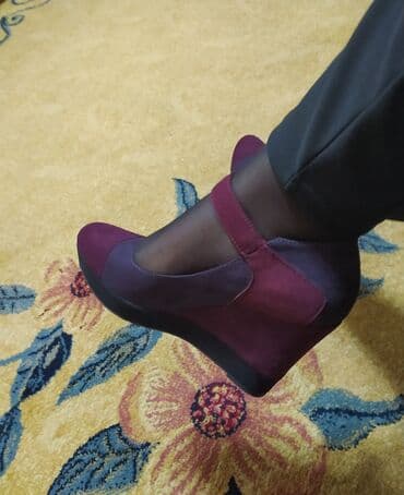 Новые, 37,5 - 38 размер, замша, размер не подошёл