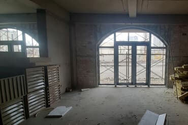 Помещение под коммерческую деятельность с незавершенным ремонтом