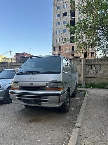 4 vd: Toyota Hiace: 1992 г., 2.7 л, Автомат, Дизель, Минивэн — 1
