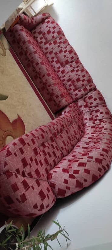 диван на ножках прямой: Бурчу бар диван, Жастыктар менен, Үч орундук жана андан көп — 2