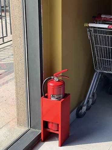 глобус охрана: Огнетушитель порошковый ОП-4(з)-АВСЕ-01 с манометром и гибким рукавом — 2