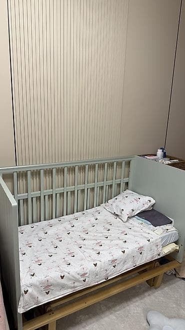 Продается манеж И туалетной столик * полка Не пользуемся почти как