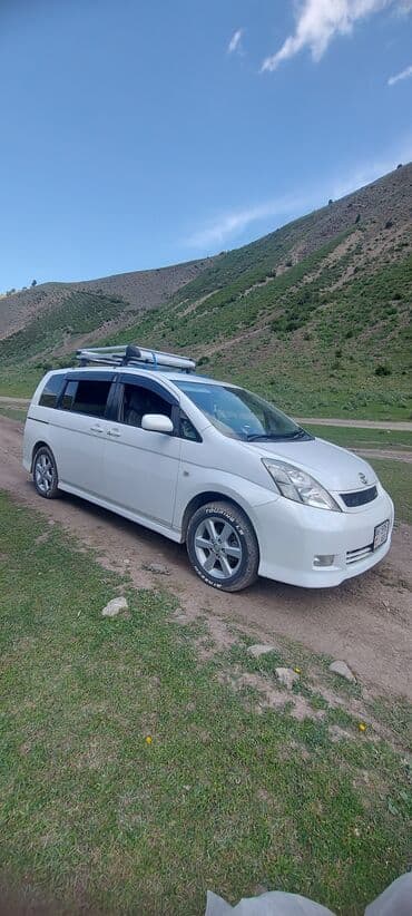 спец машина: Toyota Isis: 2005 г., 2 л, Автоматические, Бензин, Минивэн — 1