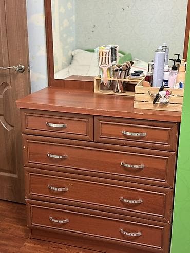 спальный мишок: Двуспальная кровать с прикроватными тумбами и шкафом-купе (на фото — 10