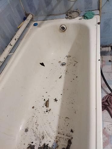 чугунный радиатор: Чугунная ванна прямоугольная, встраиваемая, с наклонной спинкой — 1