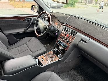 Транспорт: Mercedes-Benz E-Class: 2000 г., 3.2 л, Автомат, Бензин, Седан — 6