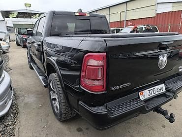 аналог: RAM 1500 Laramie — интерьер и оснащение - Роскошный салон с отделкой — 9