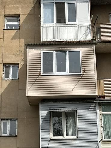 квартиры 106 серии: Балкон/лоджия с выносом и остеклением ПВХ - Трёхстворчатое — 2