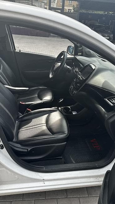 Продажа авто: Chevrolet Spark: 2020 г., Автомат, Бензин, Хэтчбэк — 7