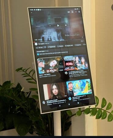 google: Интерактивная напольная стойка с вертикальным Android‑дисплеем — 4