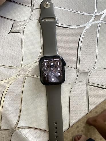 Apple Watch SE, 44 мм, алюминиевый корпус (Space Gray), стекло Ion‑X