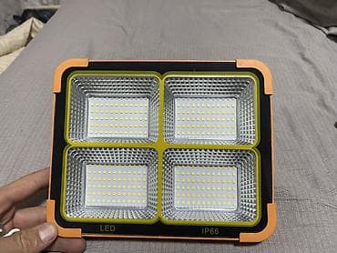 Светодиодный прожектор с солнечной панелью и повербанком - Мощный at lalafo.kg Светодиодный прожектор с солнечной панелью и повербанком - Мощный