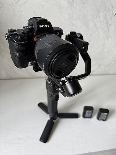 видеокамеры наблюдения видеорегистраторы: Беззеркальная камера Sony α7R III с объективом и аксессуарами - — 7