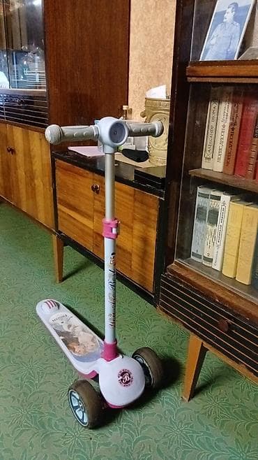 Детский самокат, Трёхколёсный
