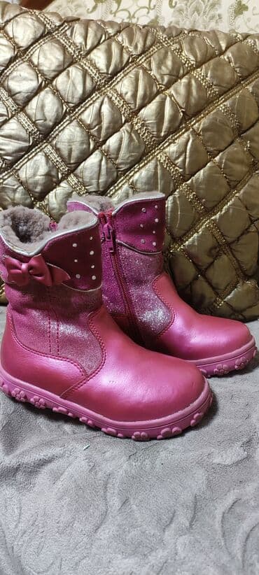 демисезонная детская обувь 22 размера: Продам зимнюю обувь, пару выходов в отличном состоянии, мех — 5
