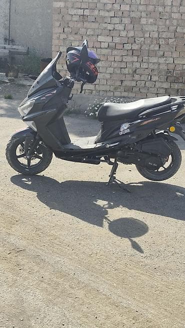 Скутер/макси-скутер классического городского формата. Характеристики