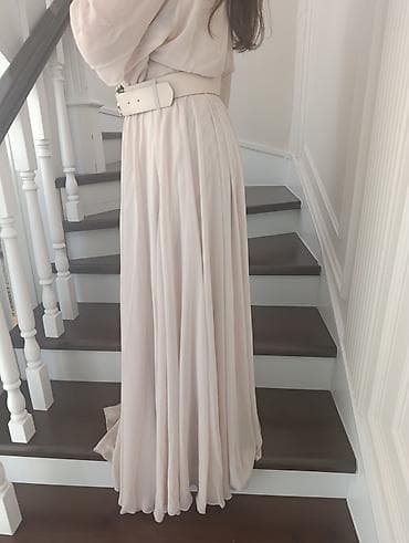 муслиновые халаты: Платье макси в нежном бежево‑кремовом оттенке. - Легкая струящаяся — 5