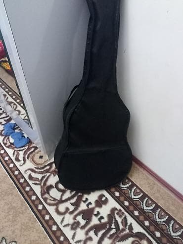 сдаётся студия: Акустическая гитара с комплектом аксессуаров В комплект входит: - — 3