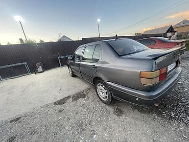 Унаа сатуу: Volkswagen Vento: 1992 г., 2 л, Кол менен иштөөчү, Бензин, Седан — 3