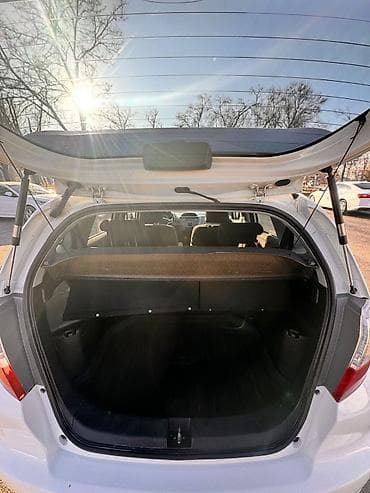 Honda Jazz: 2010 г., 1.5 л, Автомат, Бензин, Хэтчбэк — 3