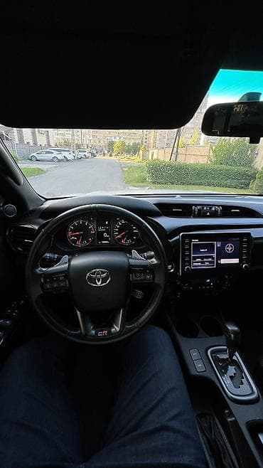 стопа: Toyota Hilux: 2022 г., 4 л, Автомат, Газ, Пикап — 7